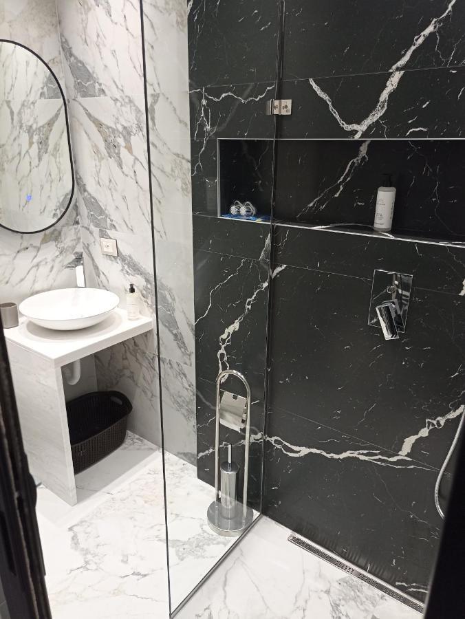 Deluxe Bllok Tirana