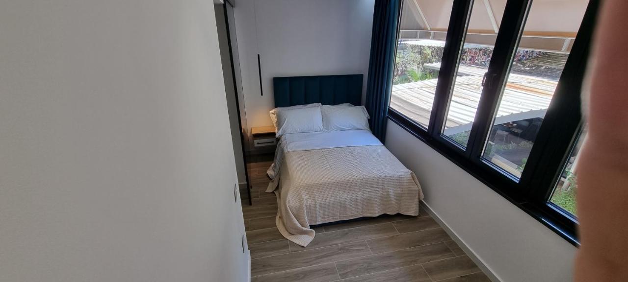 Apartment Deluxe Bllok Tirana