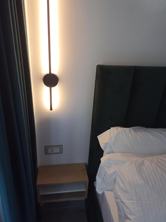 Apartment Deluxe Bllok Tirana